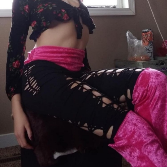 Meet your Posher, Kitana - Picture 3 of 4